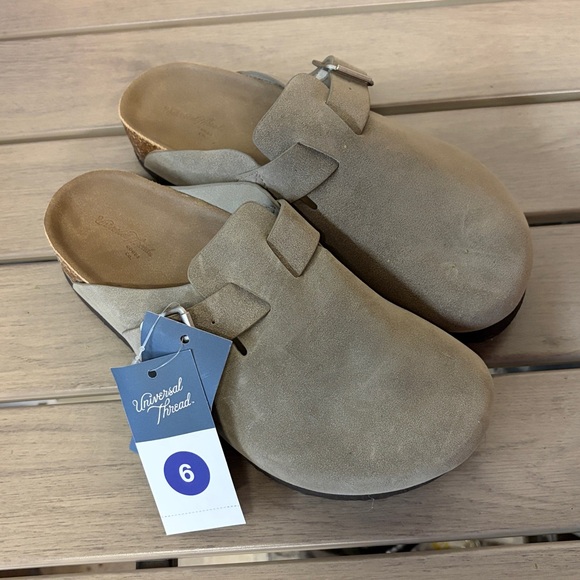 Clogs - Picture 2 of 4